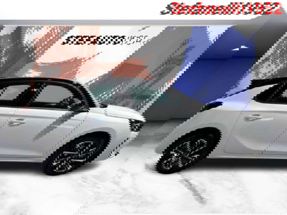 Opel Corsa nuova a Bologna (2)