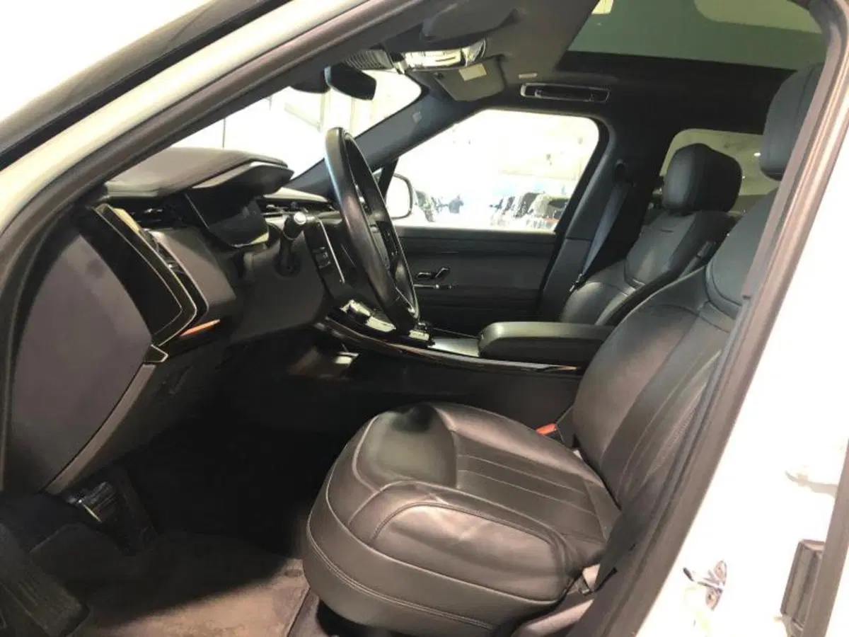 Land Rover Range Rover Sport usata a Venezia (9)