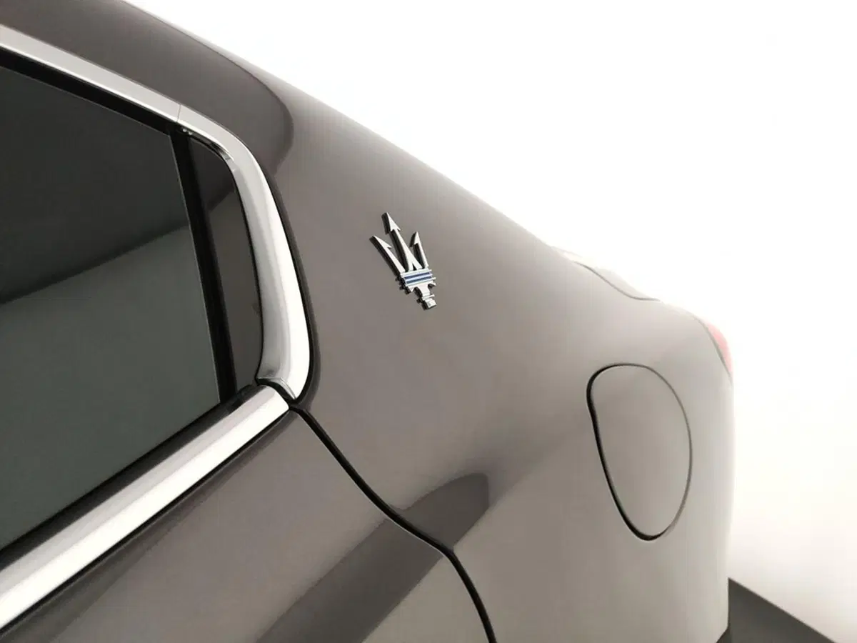 Maserati Ghibli usata a Perugia (9)