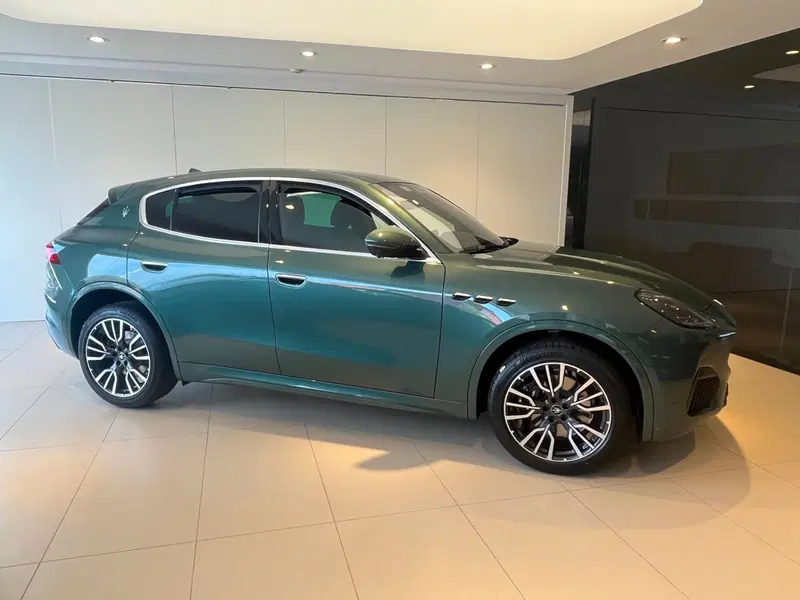 Maserati Grecale nuova a Perugia (7)