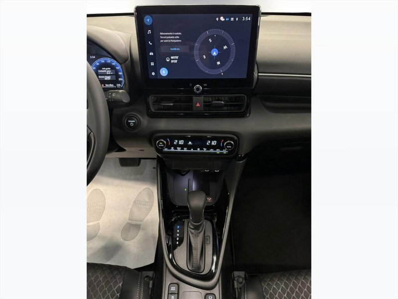 Toyota Yaris Cross nuova a Monza e Brianza (11)