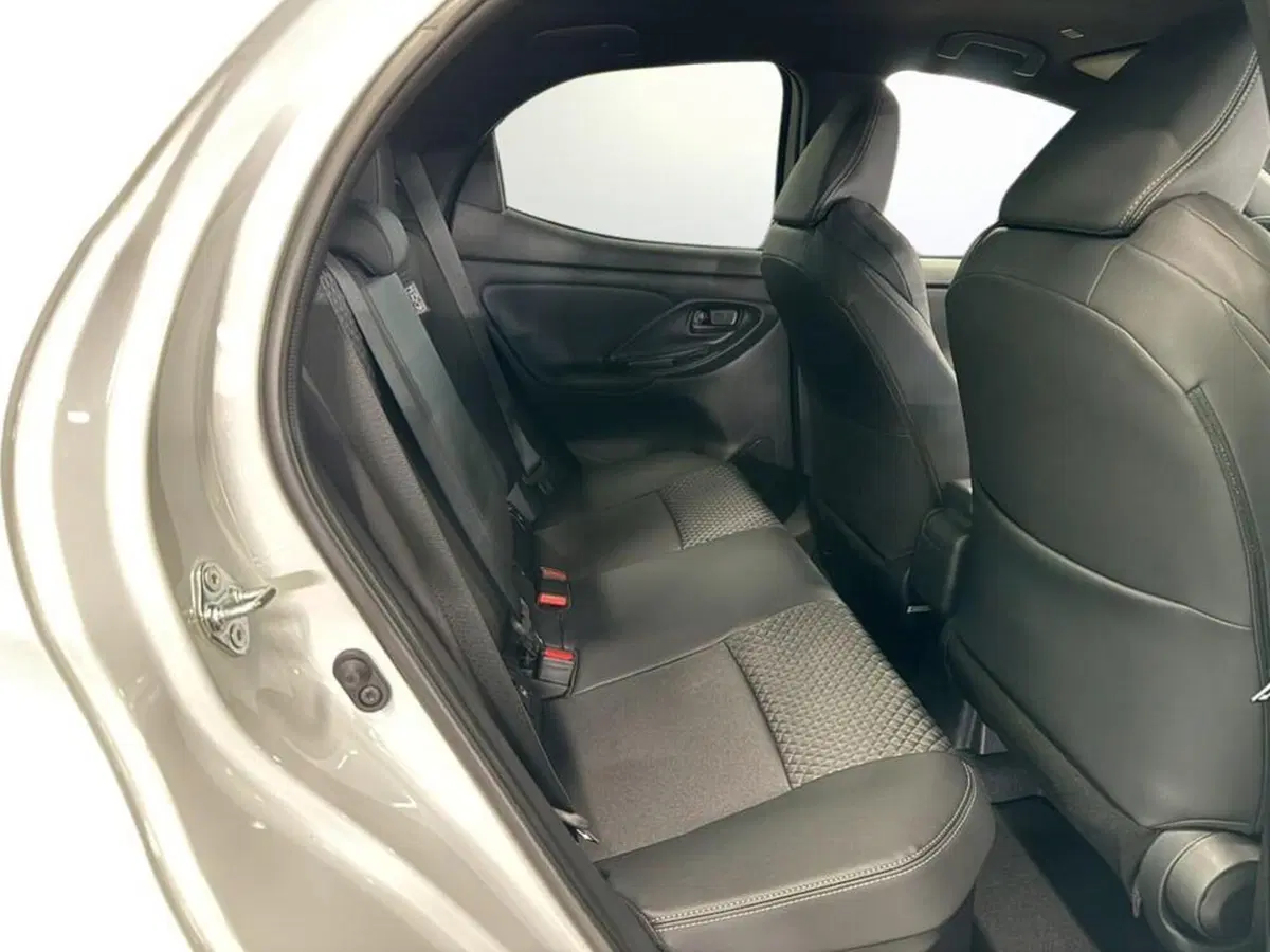 Toyota Yaris Cross nuova a Monza e Brianza (10)