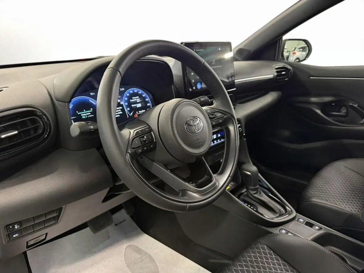 Toyota Yaris Cross nuova a Monza e Brianza (7)