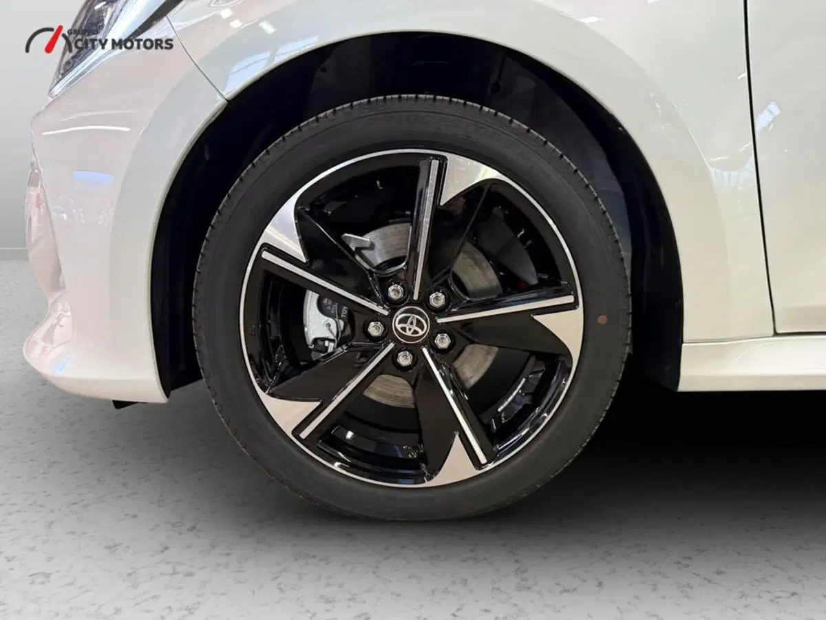 Toyota Yaris Cross nuova a Monza e Brianza (13)