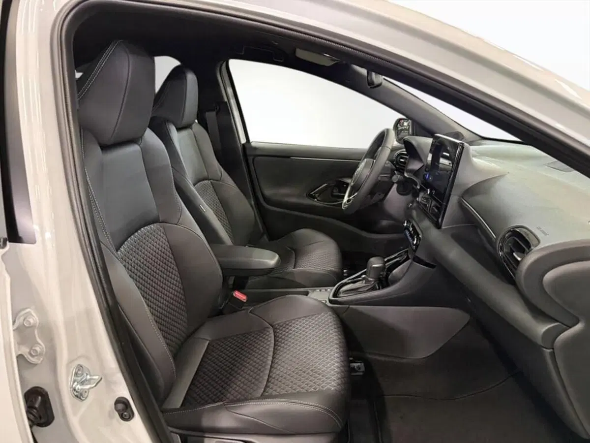 Toyota Yaris Cross nuova a Monza e Brianza (9)
