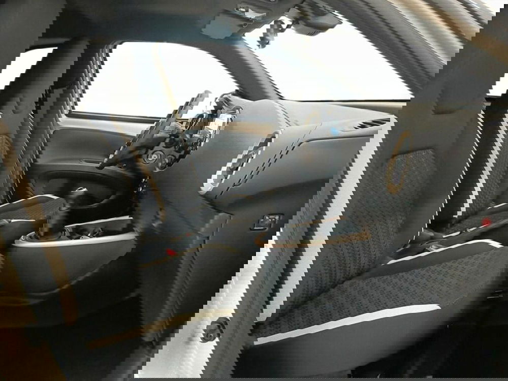 Toyota Aygo X nuova a Monza e Brianza (9)