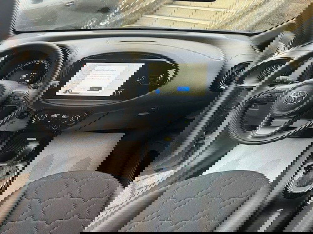 Toyota Aygo X usata a Como (7)