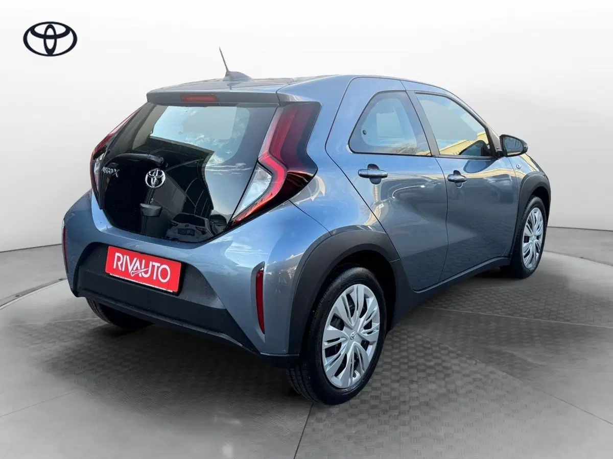 Toyota Aygo X usata a Como (12)
