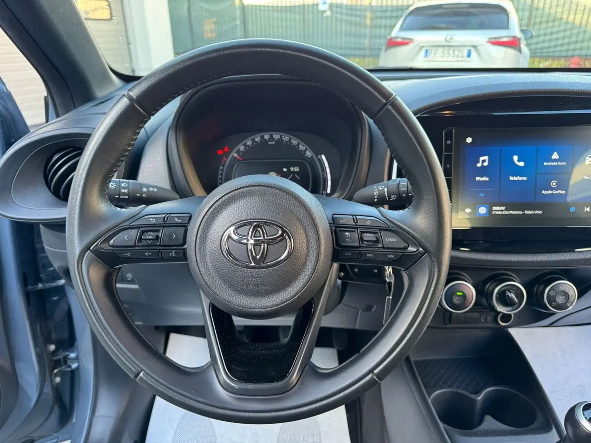 Toyota Aygo X usata a Como (8)