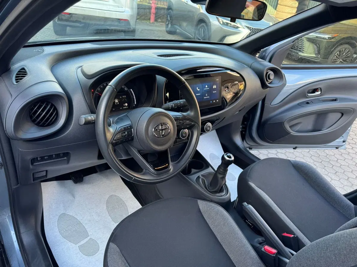 Toyota Aygo X usata a Como (9)