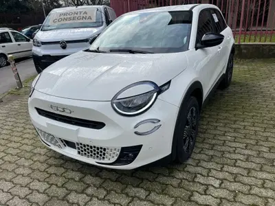 Fiat 600 1.2 hybrid Icon 110cv auto nuova a Milano
