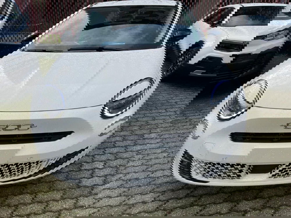 Fiat 600 nuova a Milano (2)