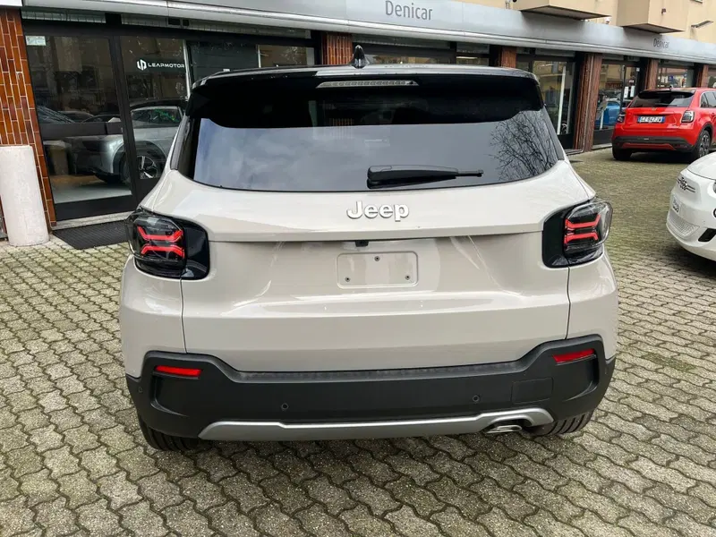 Jeep Avenger nuova a Milano (10)