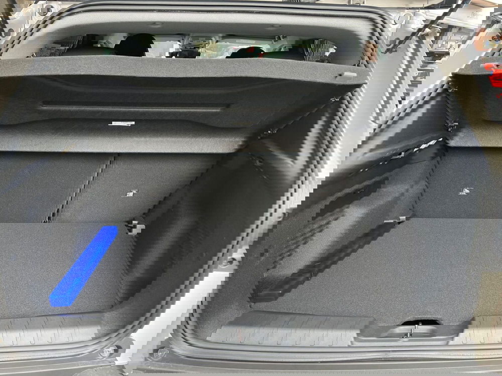 Jeep Avenger nuova a Milano (12)