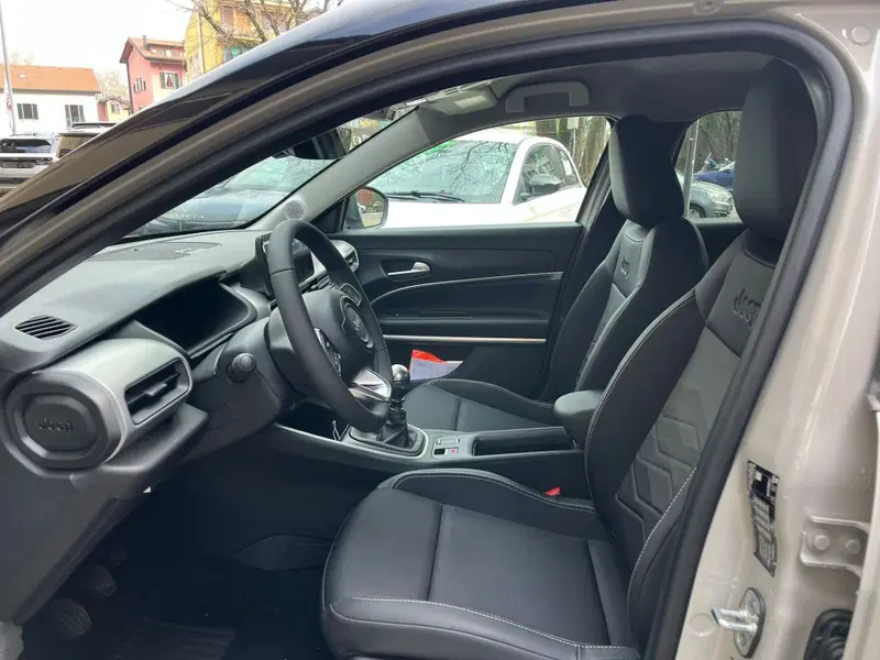 Jeep Avenger nuova a Milano (13)