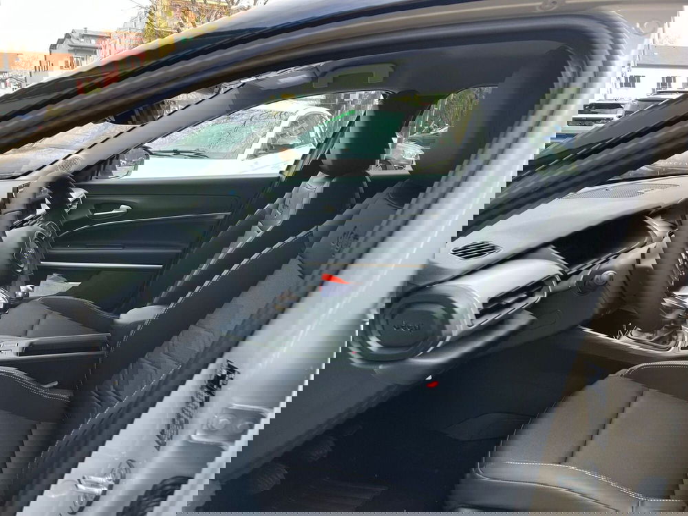 Jeep Avenger nuova a Milano (13)