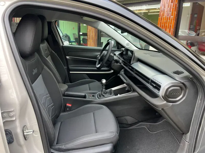 Jeep Avenger nuova a Milano (14)