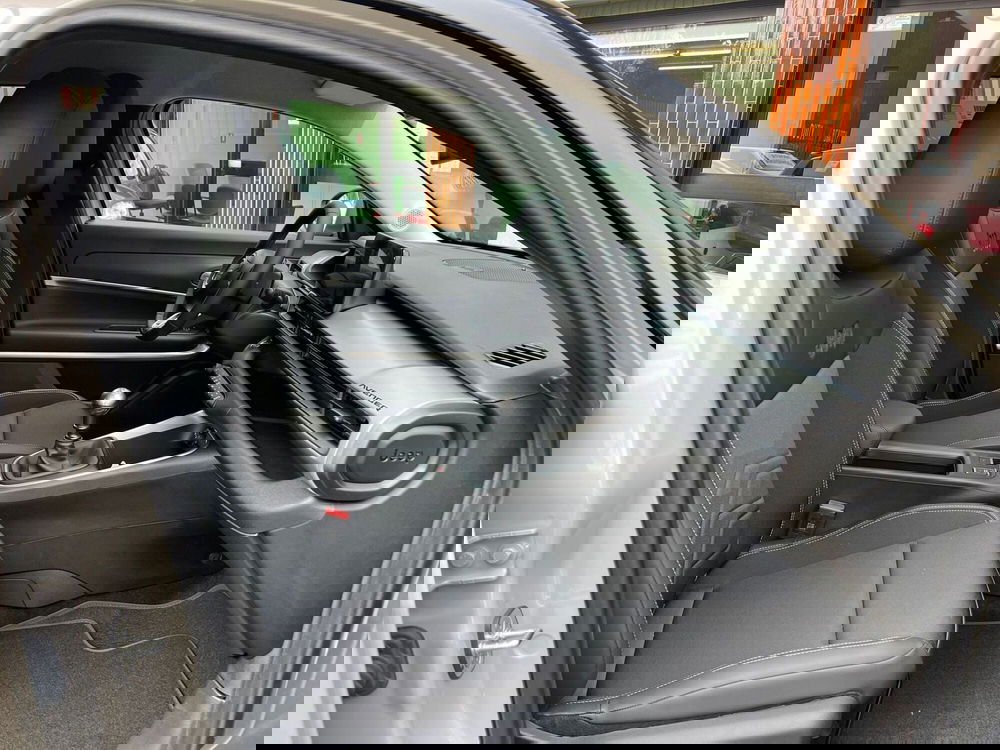 Jeep Avenger nuova a Milano (14)