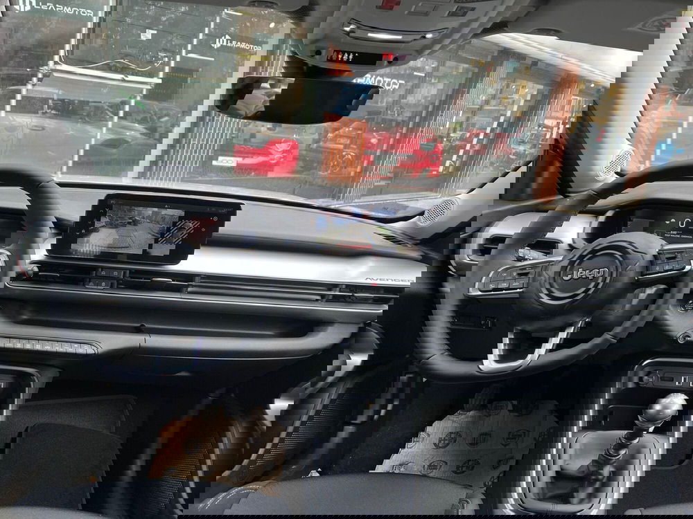 Jeep Avenger nuova a Milano (17)