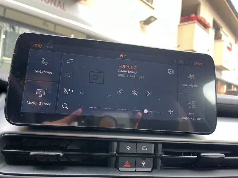 Jeep Avenger nuova a Milano (18)