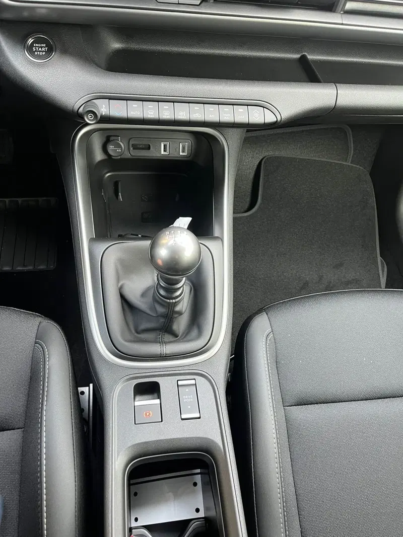 Jeep Avenger nuova a Milano (19)