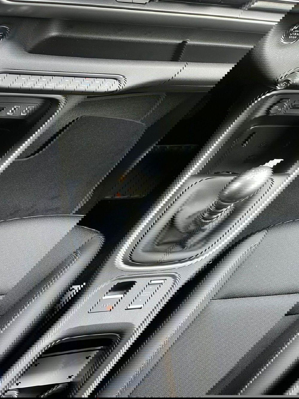 Jeep Avenger nuova a Milano (19)