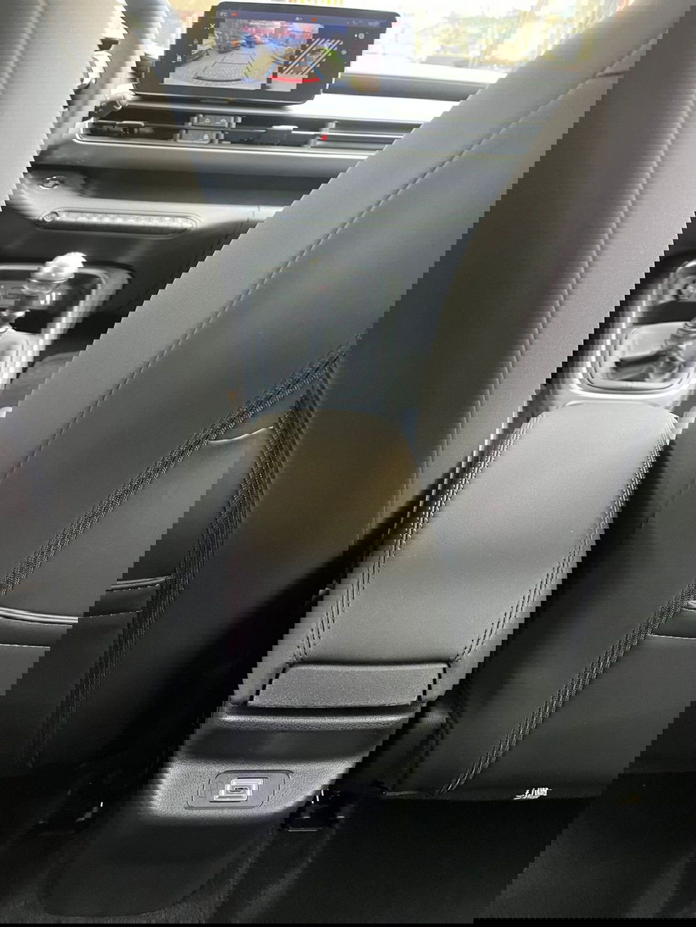 Jeep Avenger nuova a Milano (20)