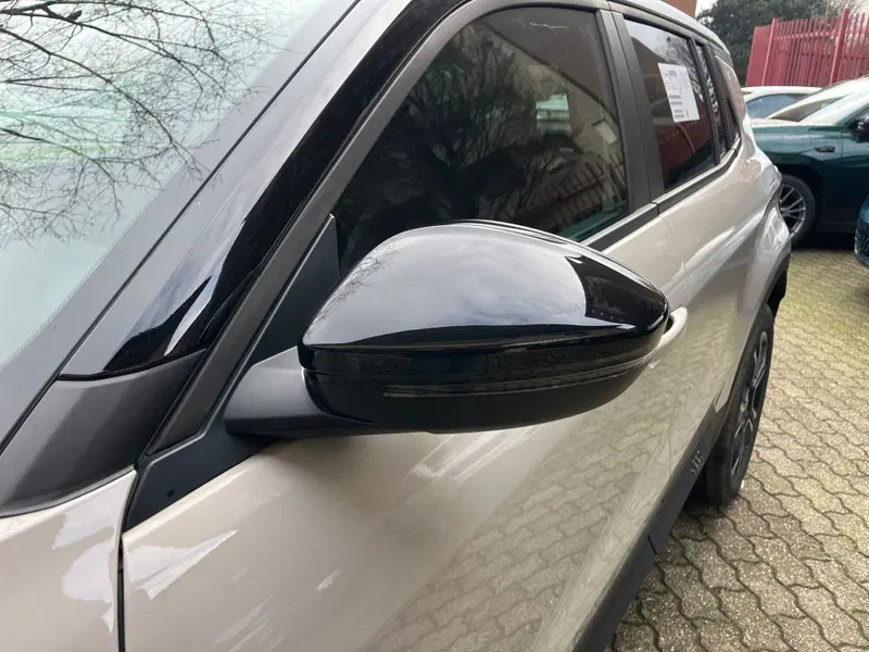 Jeep Avenger nuova a Milano (4)