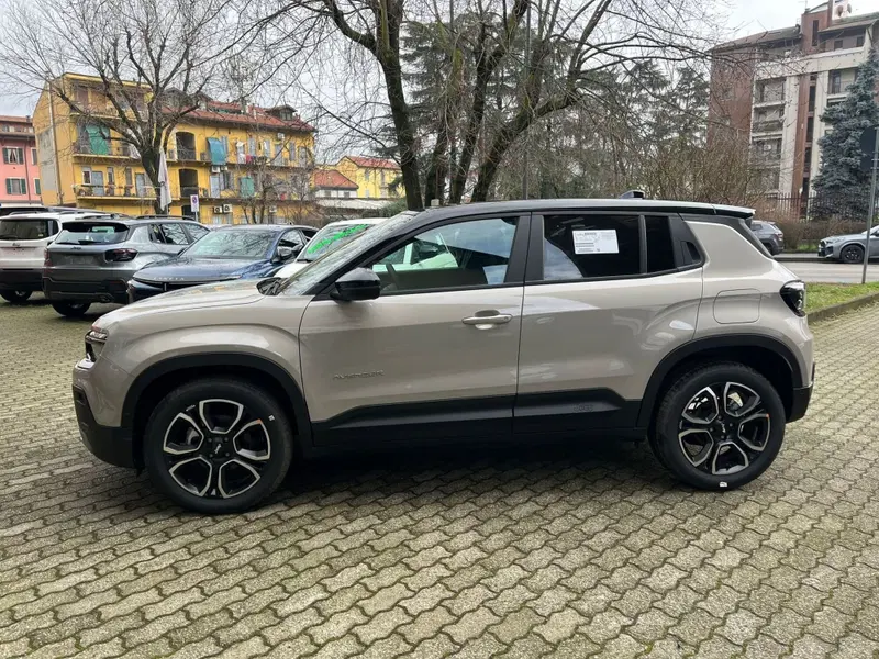 Jeep Avenger nuova a Milano (5)