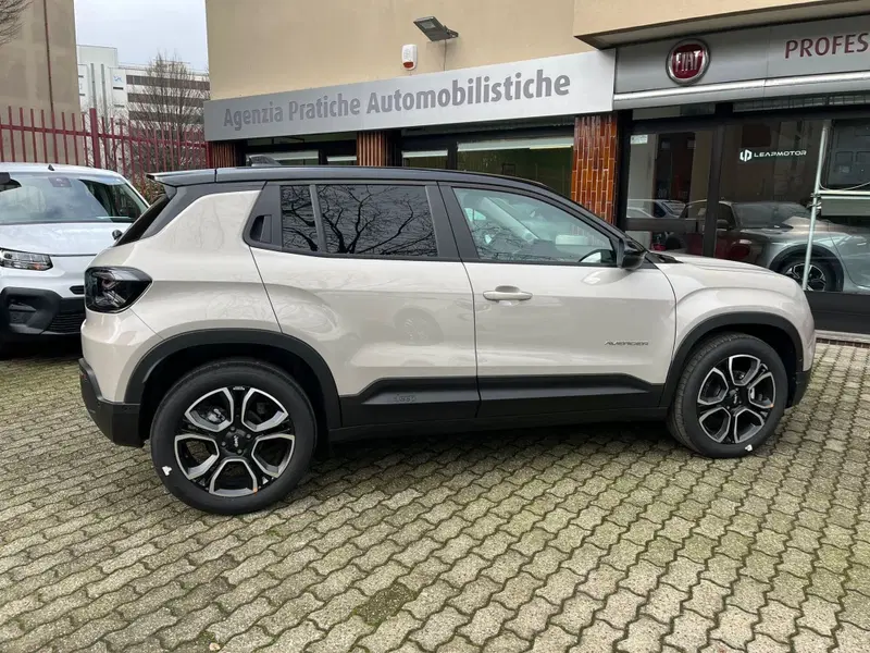 Jeep Avenger nuova a Milano (6)
