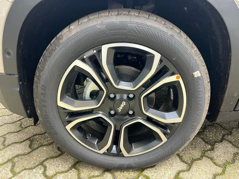 Jeep Avenger nuova a Milano (7)