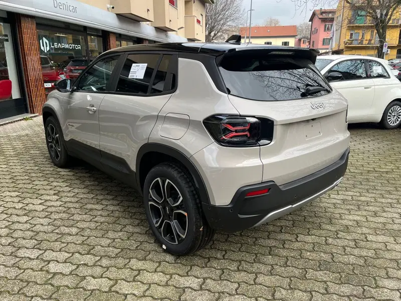 Jeep Avenger nuova a Milano (8)