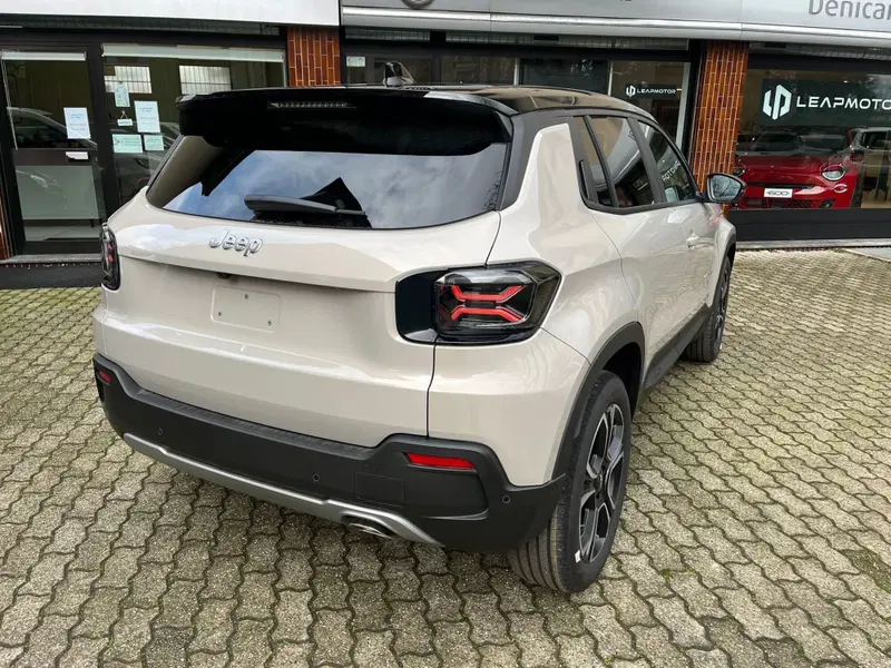 Jeep Avenger nuova a Milano (9)