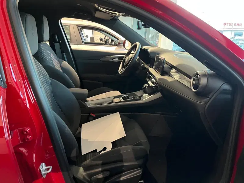 Alfa Romeo Tonale nuova a Milano (12)