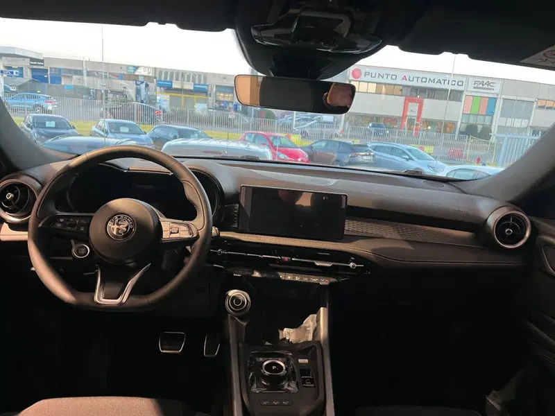 Alfa Romeo Tonale nuova a Milano (15)