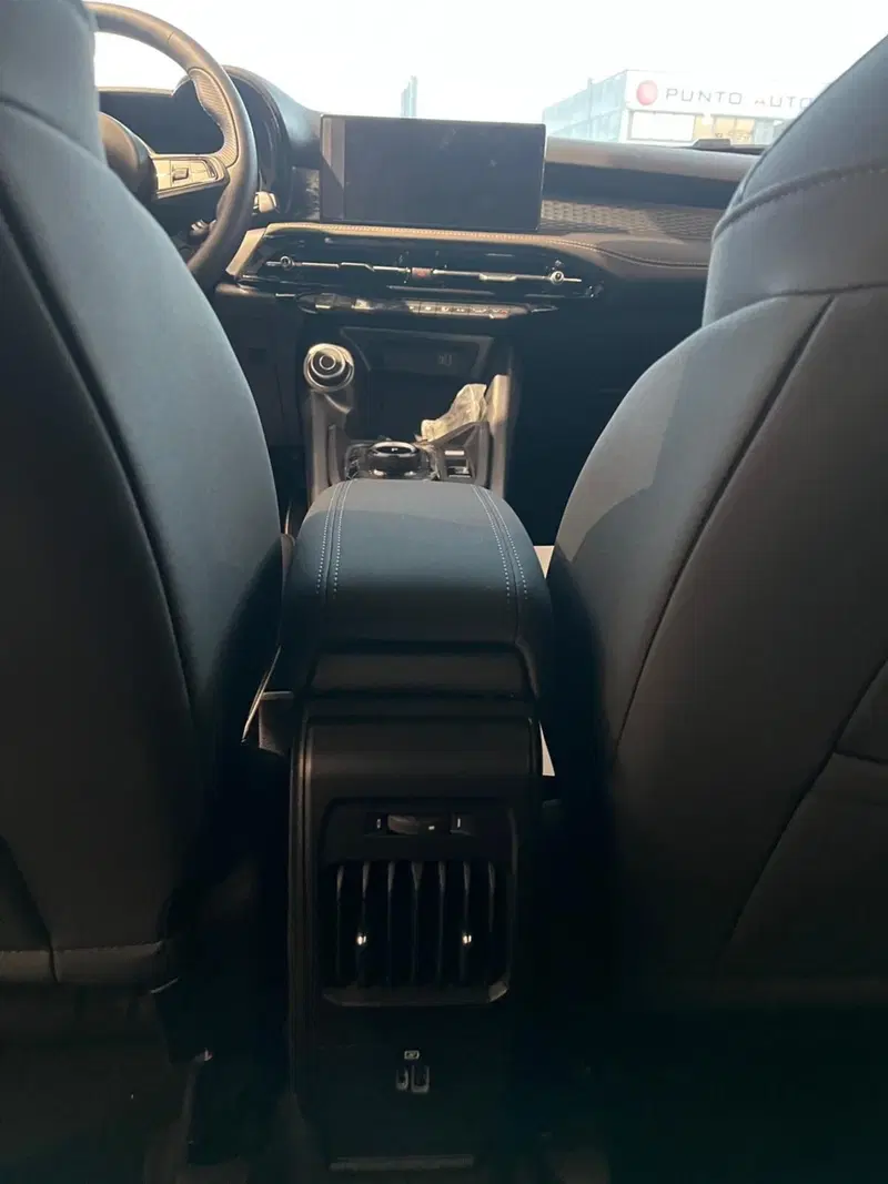 Alfa Romeo Tonale nuova a Milano (18)