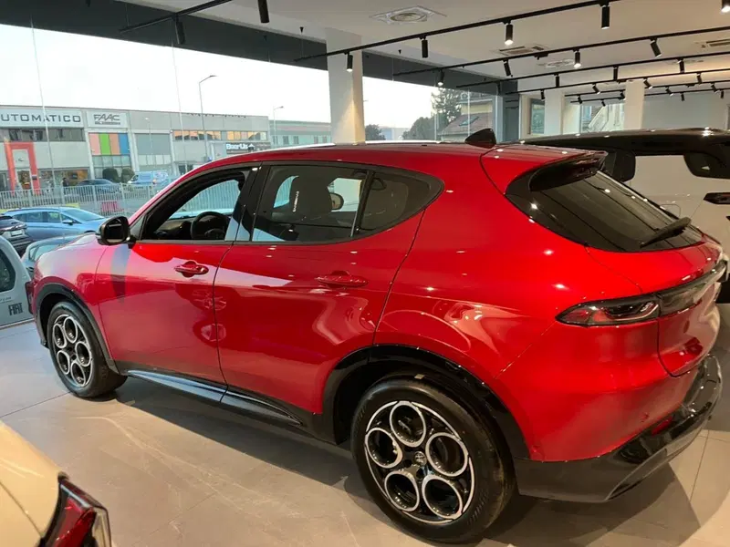 Alfa Romeo Tonale nuova a Milano (5)