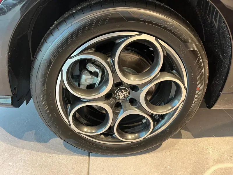 Alfa Romeo Tonale nuova a Milano (6)