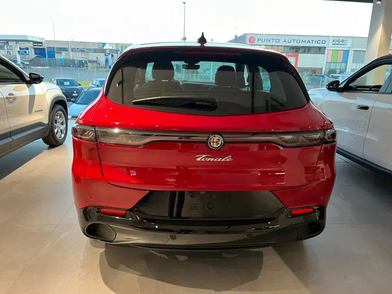 Alfa Romeo Tonale nuova a Milano (9)