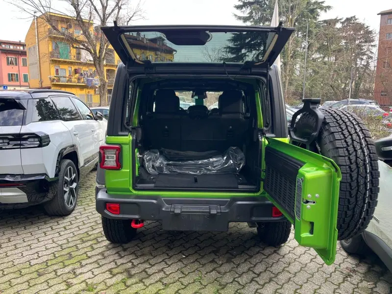 Jeep Wrangler Unlimited nuova a Milano (10)