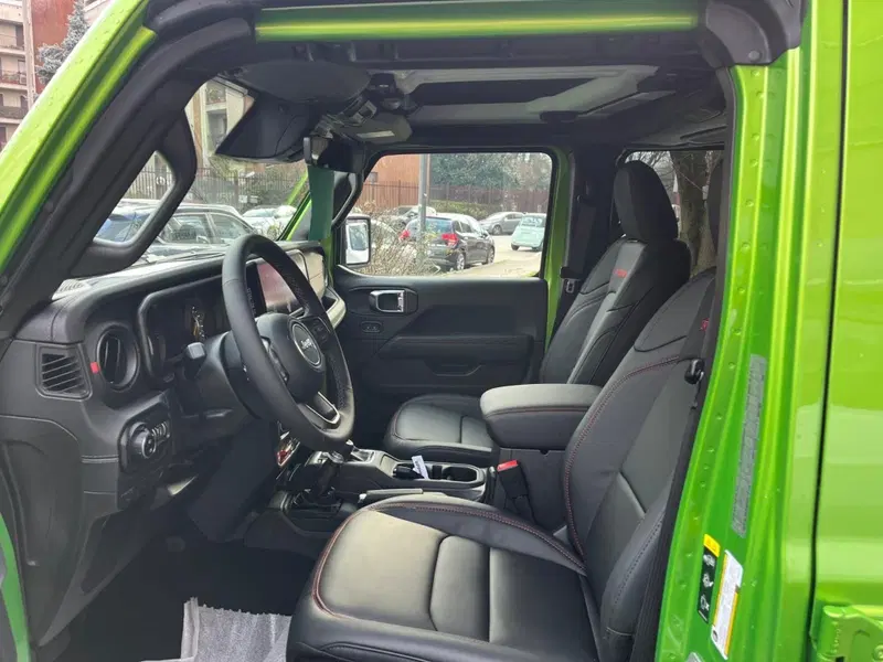 Jeep Wrangler Unlimited nuova a Milano (12)