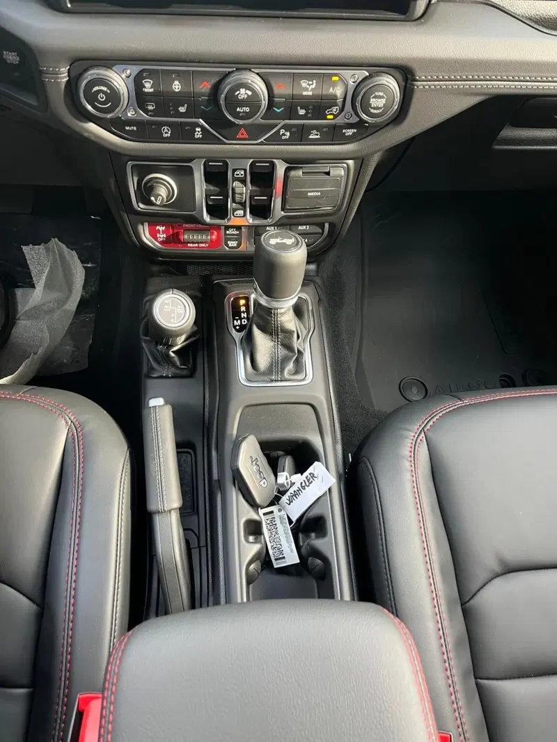 Jeep Wrangler Unlimited nuova a Milano (19)