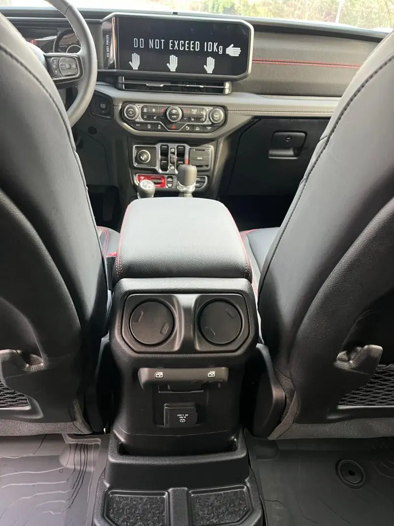 Jeep Wrangler Unlimited nuova a Milano (20)