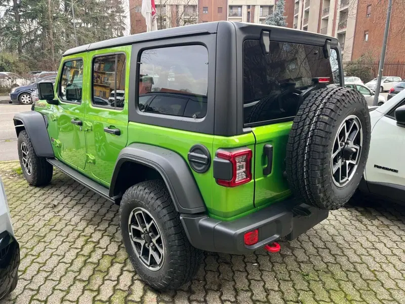 Jeep Wrangler Unlimited nuova a Milano (6)
