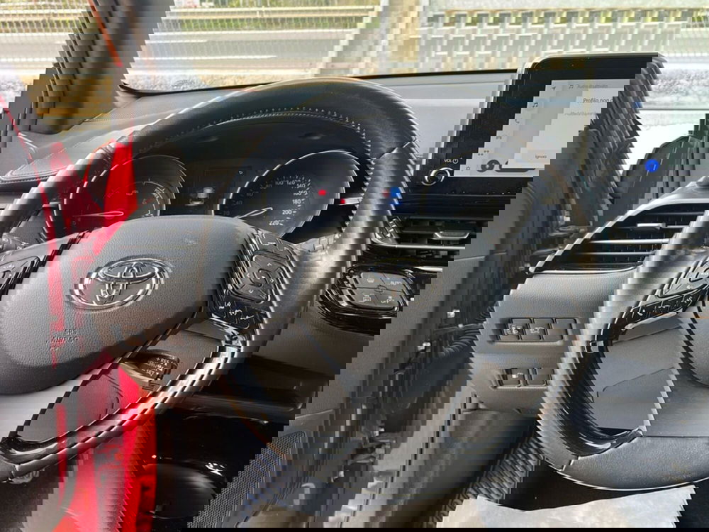 Toyota Toyota C-HR usata a Catania (11)