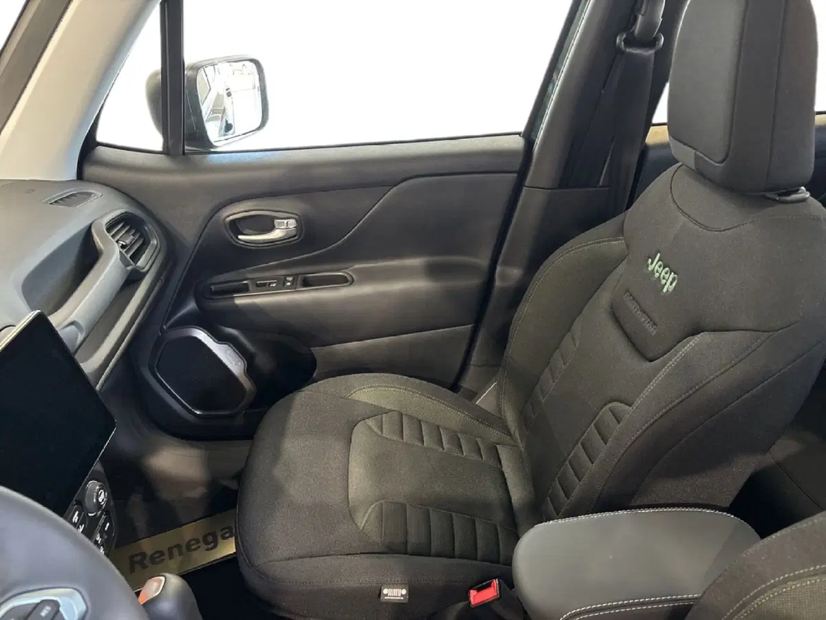 Jeep Renegade nuova a Agrigento (17)