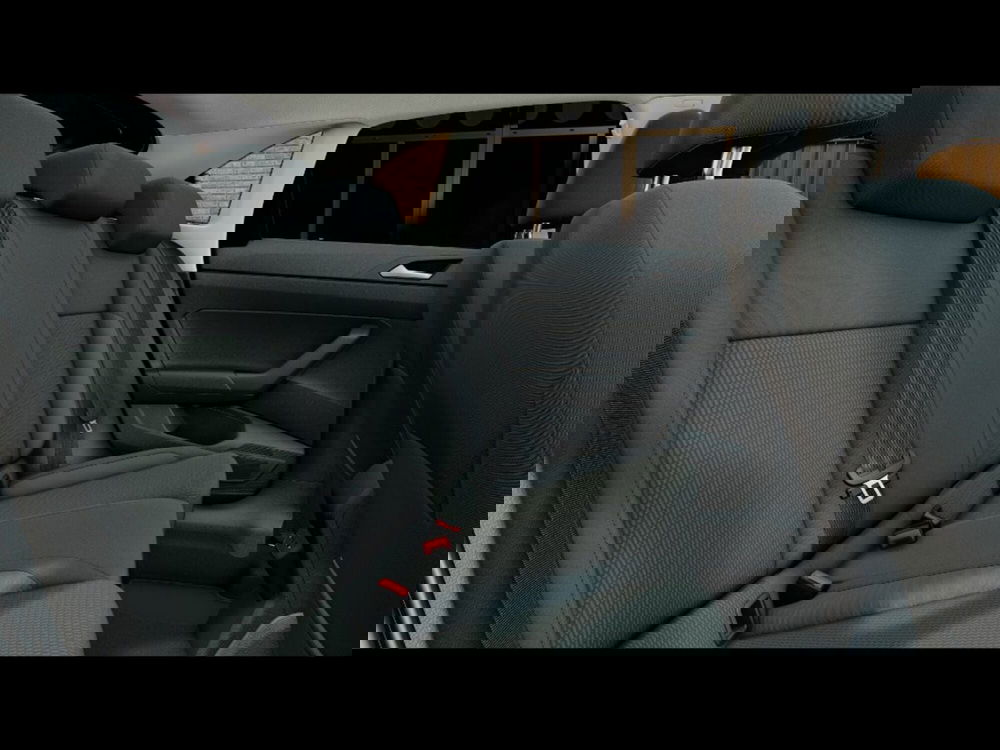 Volkswagen Taigo nuova a Livorno (9)