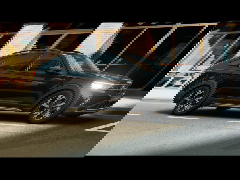 Volkswagen Taigo nuova a Livorno (3)