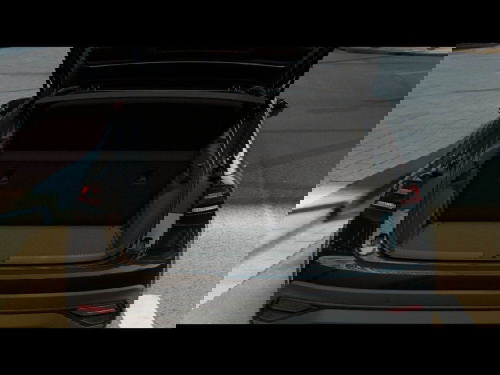 Volkswagen Taigo nuova a Livorno (9)