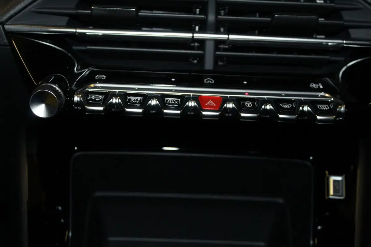 Peugeot 2008 nuova a Cremona (9)